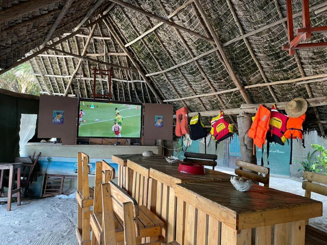 Mikadi Beach Camp & Backpackers Hostel Dár Al-Szalám Kültér fotó